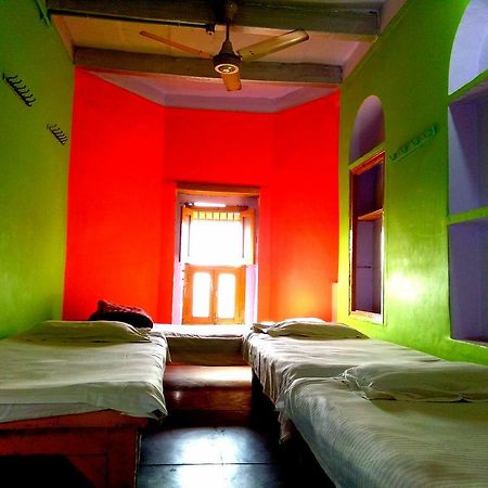 فاراناسي Yogi Lodge المظهر الخارجي الصورة