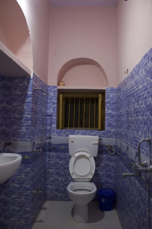 فاراناسي Yogi Lodge المظهر الخارجي الصورة