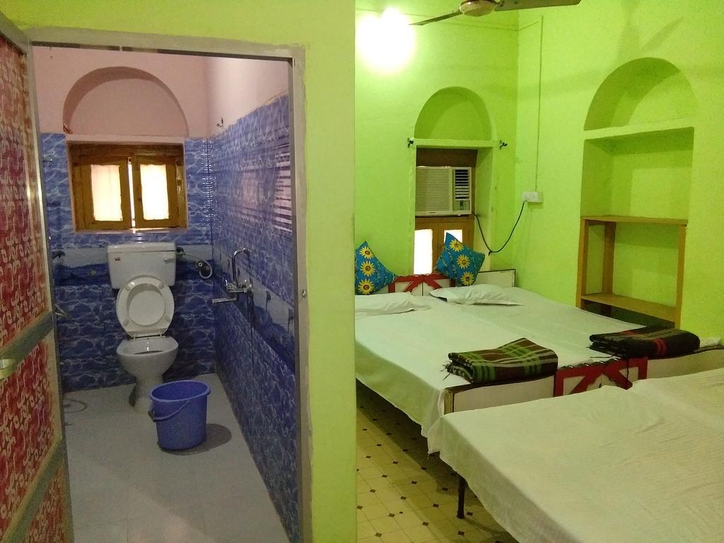 فاراناسي Yogi Lodge المظهر الخارجي الصورة