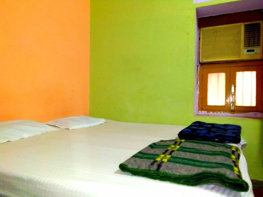 فاراناسي Yogi Lodge المظهر الخارجي الصورة