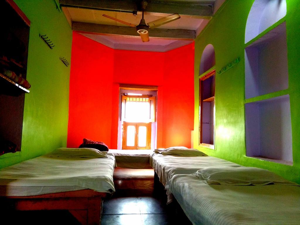 فاراناسي Yogi Lodge المظهر الخارجي الصورة